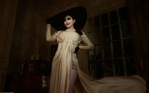 [Cosplay][8K]Kalinka Fox - Lady Dimitrescu [NSFW set]