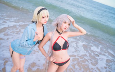 [Cosplay][8K]周叽是可爱兔兔 NO.021 黑白贞双人泳衣 Joan of Arc Swim Suit
