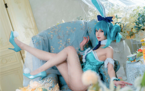 [Cosplay][8K]阿包也是兔娘 NO.030 白兔miku