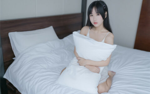 [Cosplay][8K]萌芽儿o0 NO.01 白色私房 White Lace Lingeries