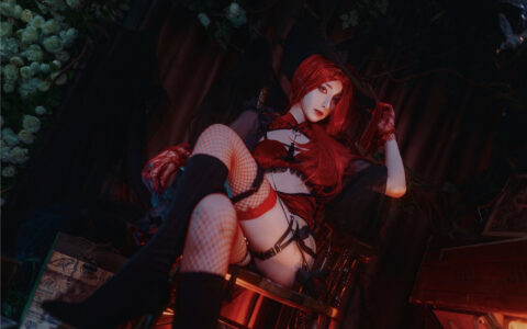 [Cosplay][8K]南桃Momoko NO.81 红女巫 Red Witch