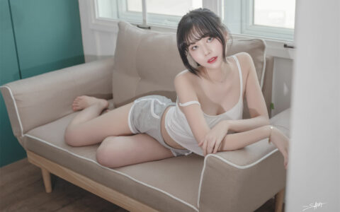 [SAINT Photolife]Yuna (윤아) No.11 - Love On Top