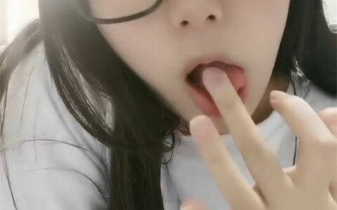 [小魚仔仔]青春無敵美少女 純天然美乳 Camgirl XiaoYuZaiZai[NSFW]
