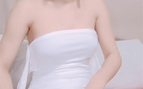 酥酥好癢 唇釘小騷貨 白絲襪撕襠操逼 White Stocking Camgirl[NSFW]