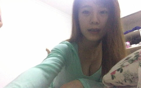售價100元高顏值紋身美女和男友同居性愛視頻流出 Young Couple Leaked[NSFW]