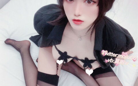 小青茗 – 定制吊帶黑絲 Black Stocking [NSFW]