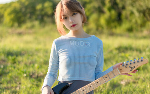 梨瑾瑾  NO.10 吉他妹妹 Ukelele Sisiter