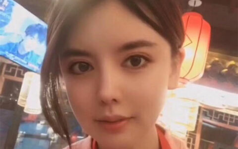 江蘇超高顏值櫃台女銷售[劉X夏]不雅私拍視圖流出