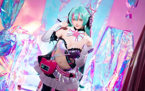 星之迟迟 - Miku初音未来 喵斯快跑 [73P+1V／2.78GB]