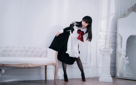 面饼仙儿 - 红高跟女仆 high heels maid[30P／223MB]