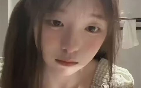 极软软汁 – 清纯颜值萌妹[NSFW][32P+15V／365MB]