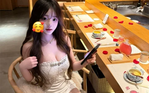 Moimkkk – 顶级大奶 订阅福利[NSFW][18P + 32V／1.22GB]
