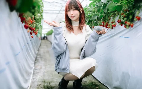 Ely_eee(ElyEE子) - Strawberry Picking Date [34P+2V／128MB]