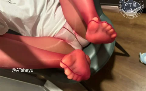 AT鲨 - 红丝 Red Stocking [21P／3.1MB]