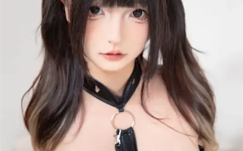 神楽坂真冬 – 束手束脚 black leather tape [75P + 2V／316MB]