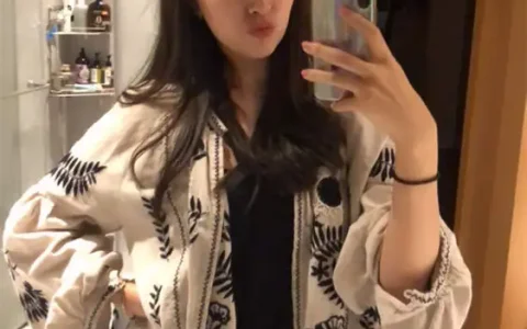 新婚的美少妇和健身教练之间偷情记录 [NSFW][140P + 27V／1.06GB]
