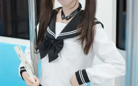 可可小白兔 - 電車上の女高中生 [70P／40MB]