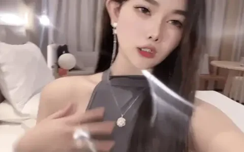 北京尤尤 - 綠茶 主播 上海性感車模 福利視頻[MP4-46V-1.01G]