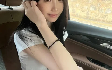 李丽娜 - 黑龙江高颜值艺术系女大学生