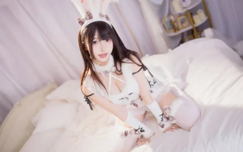 神楽坂真冬 - 毛绒白兔 [75P + 2V／323MB]