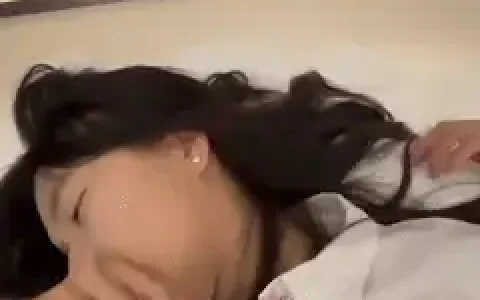 刘佳萤 - 清纯妹子 和精神小伙男友酒店开房 JK白丝女上骑乘