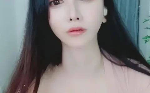 七月妻 - 巨乳女神 擦边特秀